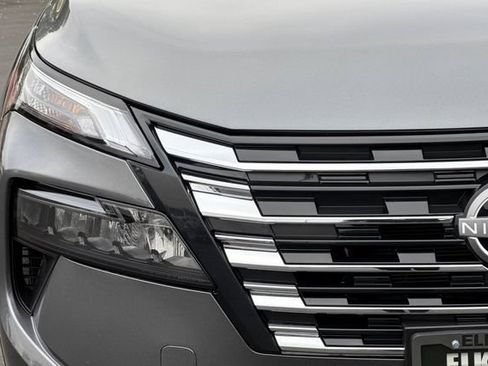Used 2025 Nissan Rogue SV FWD image 45