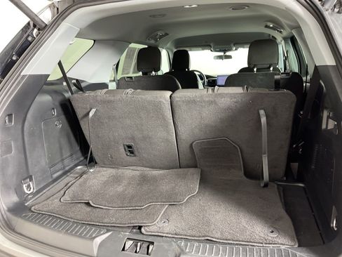 Used 2023 Ford Explorer XLT image 11