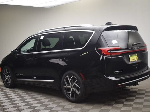 New 2027 Chrysler Pacifica Pinnacle FWD image 12
