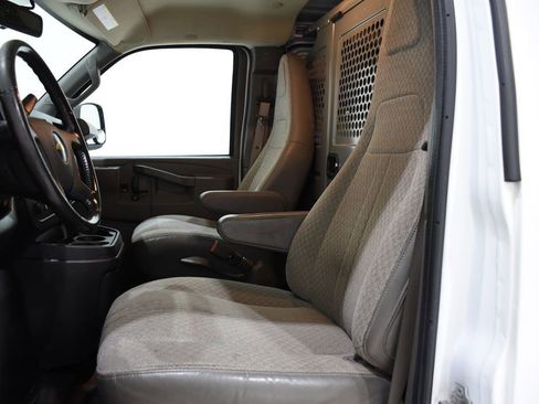 Used 2020 Chevrolet Express 3500 w/ Driver Convenience Package image 23