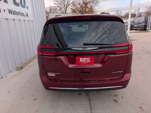 Used 2023 Chrysler Pacifica Limited image 23