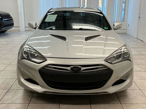 Used 2013 Hyundai Genesis 3.8 image 2