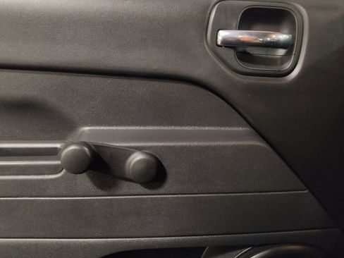 Used 2016 Jeep Patriot Sport image 27