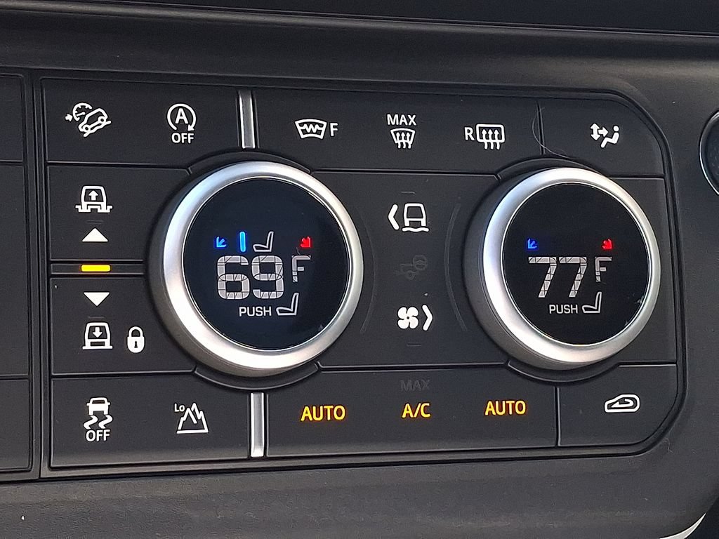New 2026 Land Rover Defender 110 X-Dynamic SE AWD/4WD image 13