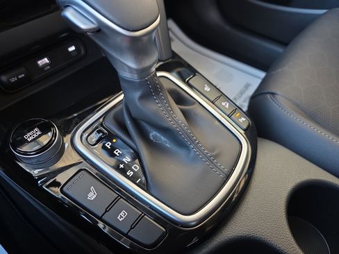 Certified 2025 Kia Seltos EX w/ EX Sunroof Package image 20