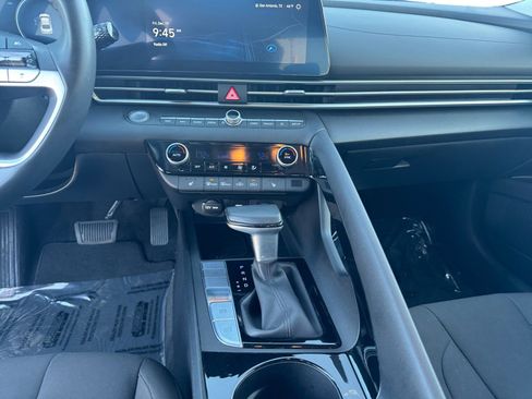 Certified 2024 Hyundai Elantra SEL w/ Convenience Package image 11