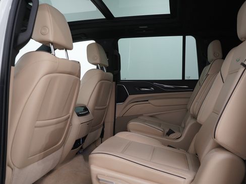 Used 2021 Cadillac Escalade ESV Premium Luxury AWD/4WD image 22