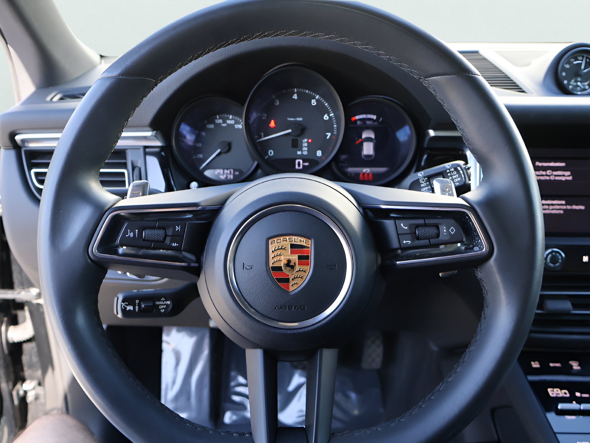 Used 2023 Porsche Macan Turbo AWD/4WD image 24