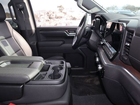 Used 2025 GMC Sierra 1500 SLT AWD/4WD image 22