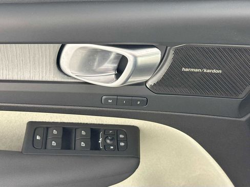 Used 2025 Volvo XC40 B5 Plus w/ Climate Package image 17