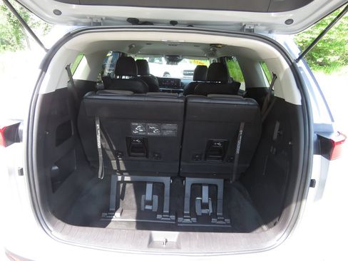 Used 2022 Kia Carnival LX FWD image 17