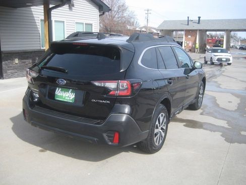 Used 2020 Subaru Outback Premium image 9