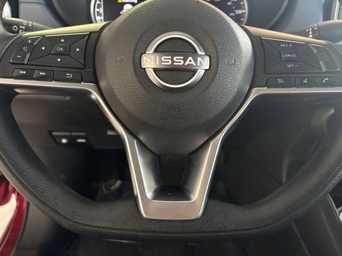 Used 2025 Nissan Versa SV image 31