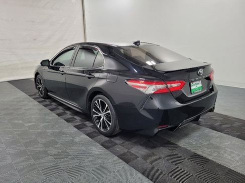 Used 2019 Toyota Camry SE image 3