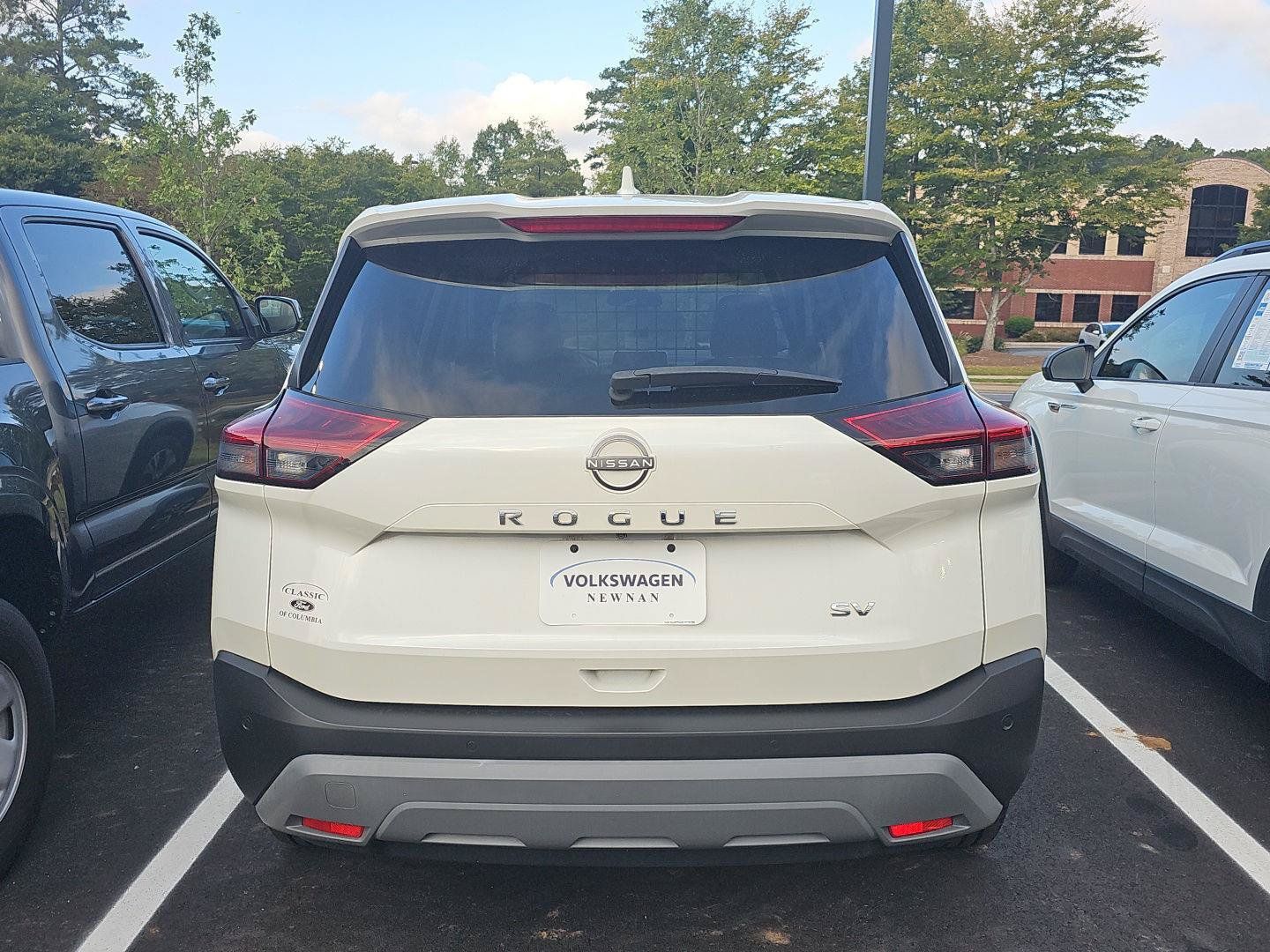Used 2022 Nissan Rogue SV FWD image 4