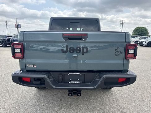 Used 2025 Jeep Gladiator Sport AWD/4WD image 5