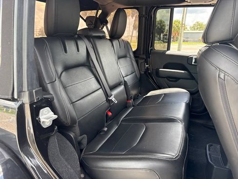Used 2023 Jeep Wrangler Unlimited Sahara AWD/4WD image 14