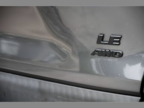 Used 2021 Toyota RAV4 LE AWD/4WD image 27