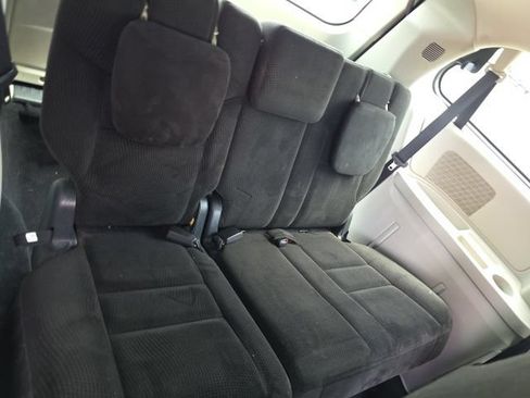 Used 2016 Dodge Grand Caravan SXT FWD image 12