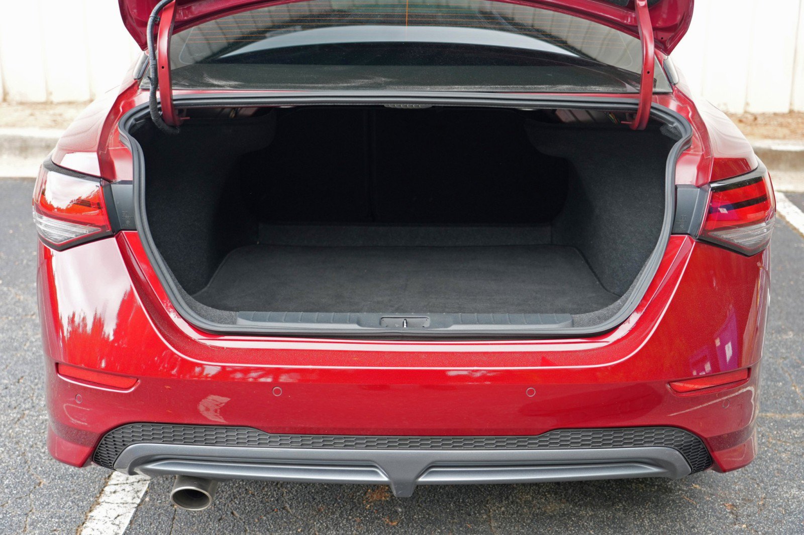 Used 2020 Nissan Sentra SR w/ Premium Package FWD image 9