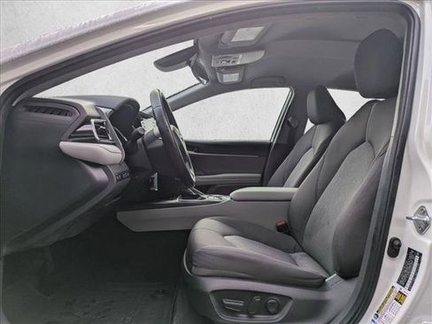 Used 2022 Toyota Camry LE image 17