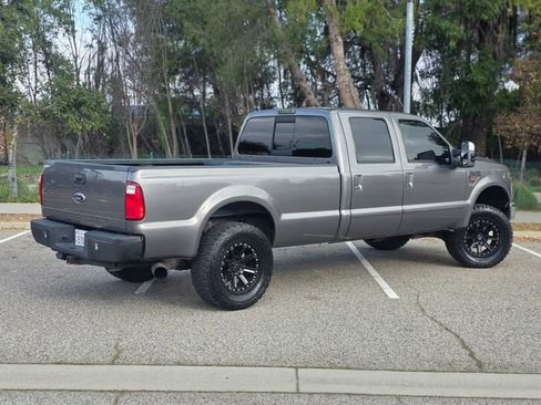 Used 2010 Ford F350 Lariat image 3
