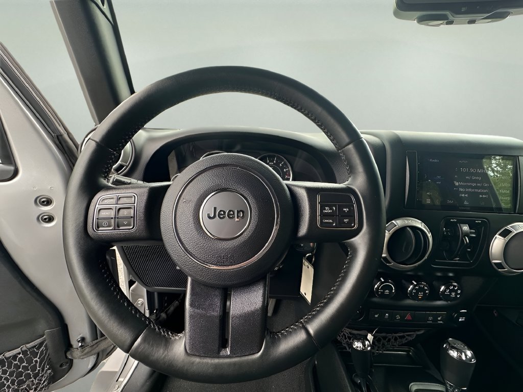 Used 2017 Jeep Wrangler Unlimited Sahara w/ Connectivity Group AWD/4WD image 14