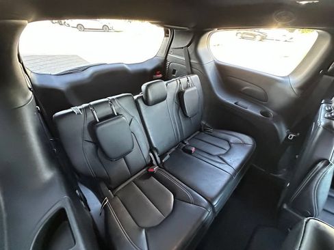 Used 2025 Chrysler Pacifica Select FWD image 25