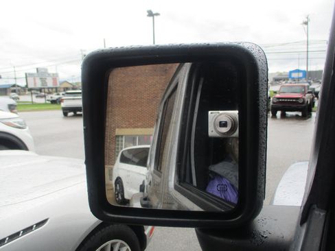 Used 2021 Jeep Wrangler Unlimited Sahara AWD/4WD image 15