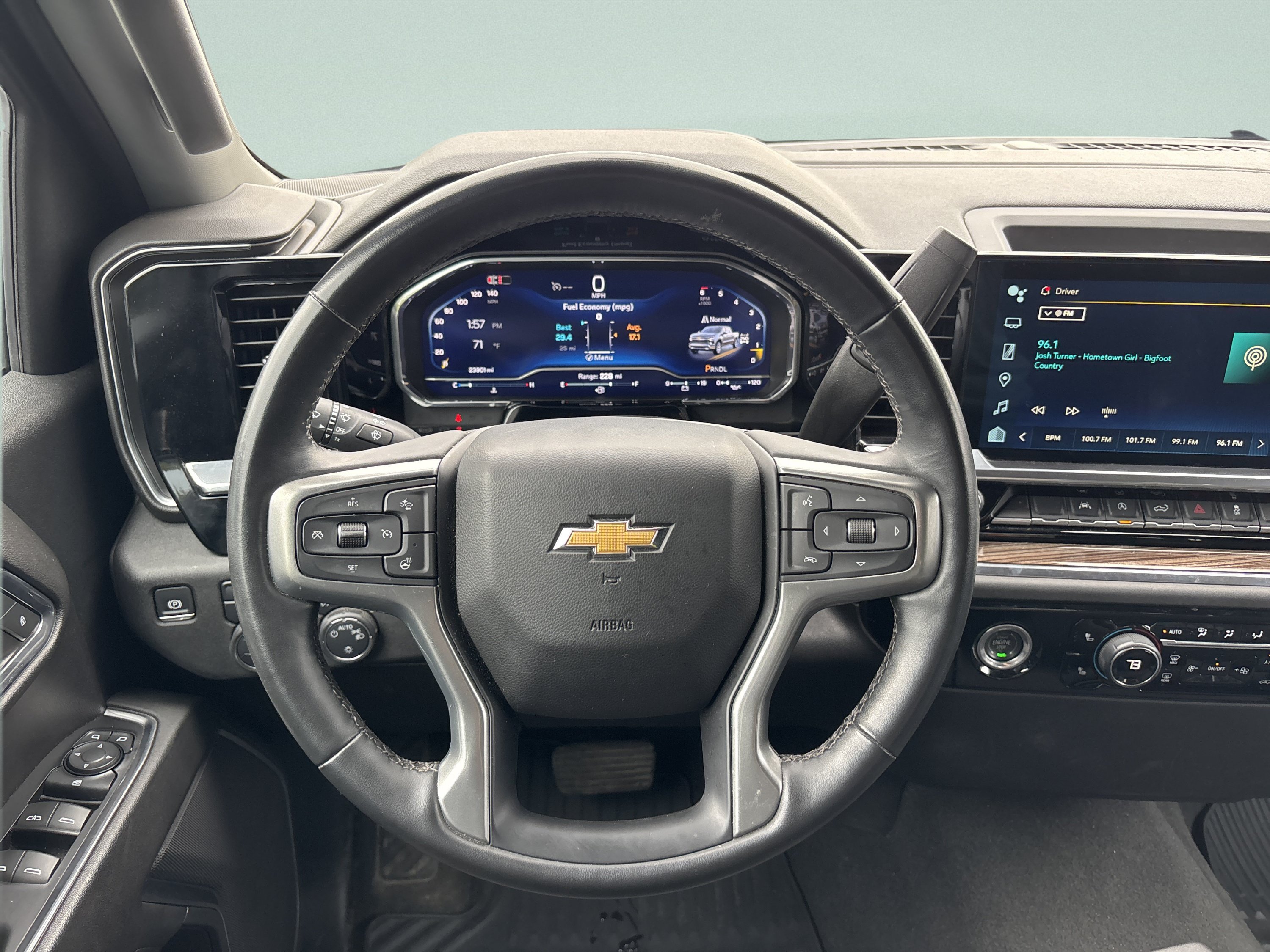 Used 2024 Chevrolet Silverado 1500 LT AWD/4WD image 24