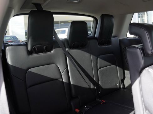 Used 2024 Nissan Pathfinder SL w/ Black Appearance Package image 22