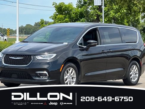 Used 2025 Chrysler Pacifica Select FWD image 8