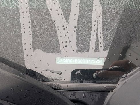 Used 2024 Chrysler Pacifica Touring-L image 33