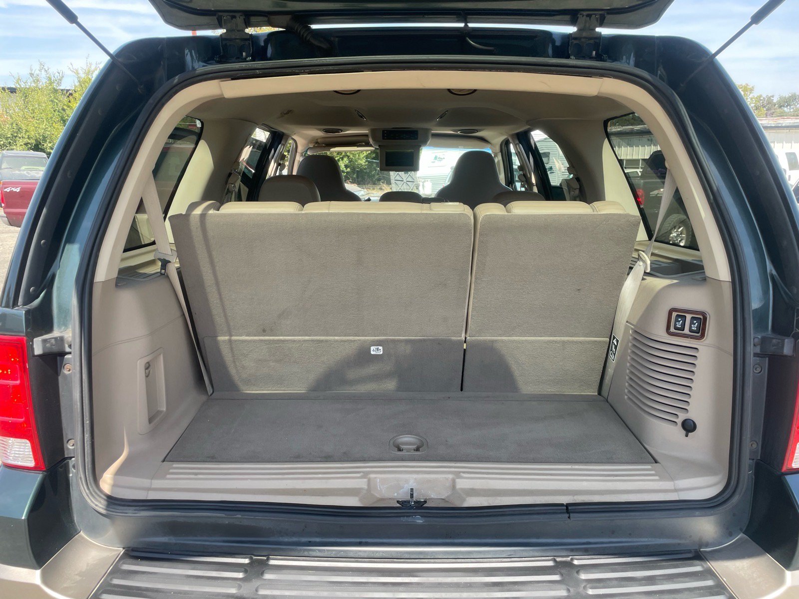 Used 2003 Ford Expedition Eddie Bauer AWD/4WD image 10