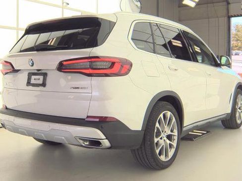 Used 2022 BMW X5 xDrive40i w/ Premium Package image 3