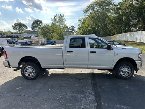 Used 2024 RAM 2500 Tradesman w/ Chrome Appearance Group image 5