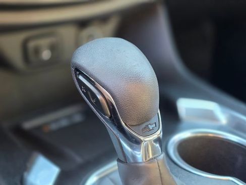 Used 2023 Chevrolet Traverse LT image 30