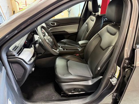 Used 2023 Jeep Compass Latitude w/ Convenience Group AWD/4WD image 25
