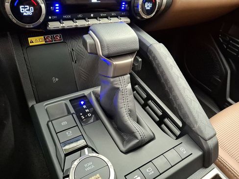 Used 2025 Toyota 4Runner Limited w/ Tow Technology Package image 12