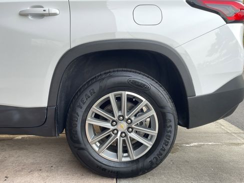 Used 2023 Chevrolet Traverse LT image 23