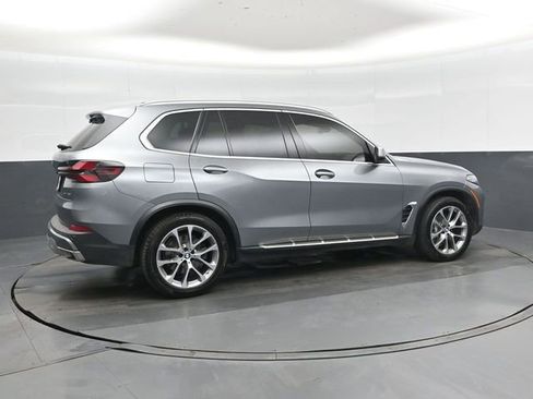 Used 2025 BMW X5 xDrive40i AWD/4WD image 3