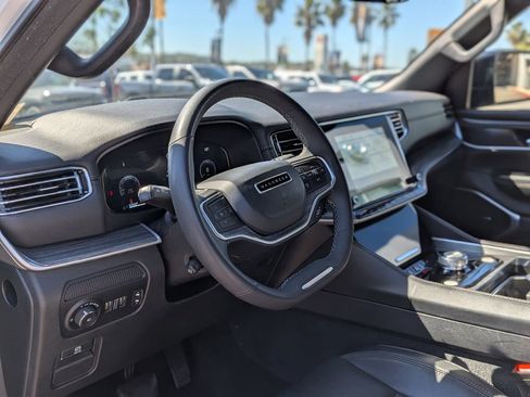 Certified 2024 Jeep Wagoneer L Series II image 11