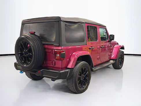 Used 2022 Jeep Wrangler Sahara image 9