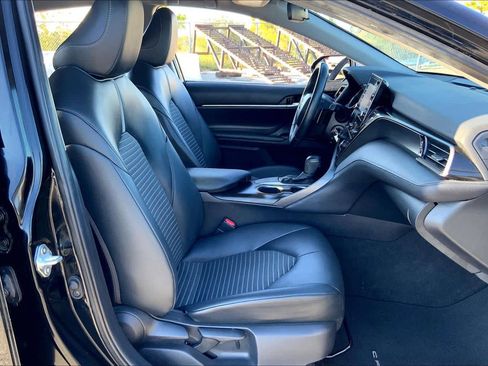 Used 2021 Toyota Camry SE w/ Carpet Mat Package (TMS) image 8