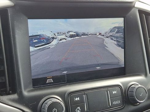 Used 2024 GMC Terrain SLT image 17