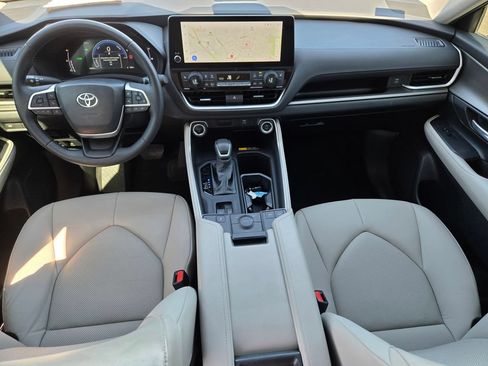 Used 2024 Toyota Grand Highlander AWD Hybrid image 12