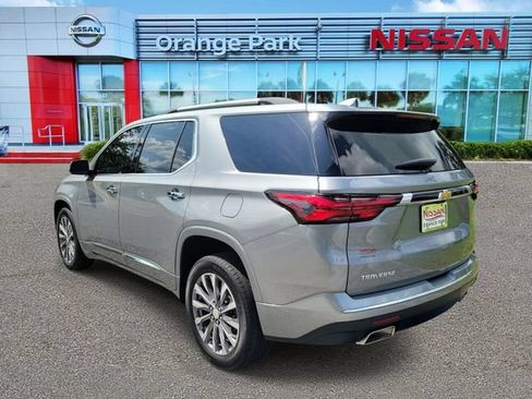 Used 2023 Chevrolet Traverse Premier FWD image 3