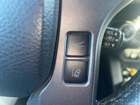 Used 2020 Toyota Tacoma TRD Sport image 11