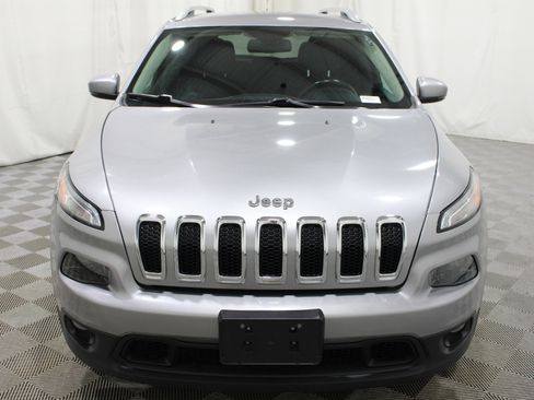 Used 2017 Jeep Cherokee Latitude w/ Safety/Convenience Group FWD image 31