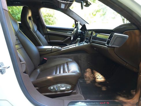 Used 2016 Porsche Panamera GTS w/ Premium Package Plus image 21